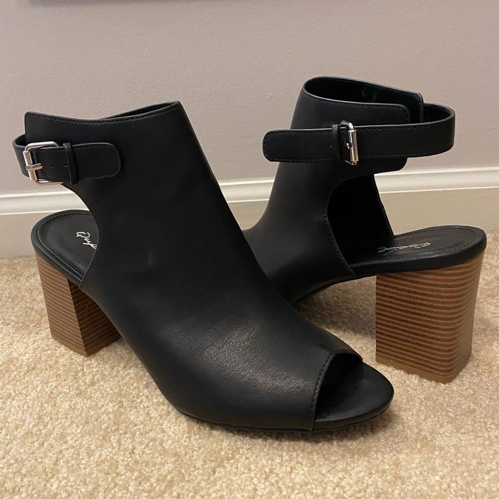 Open Toe/Heel Buckle Strap Black Bootie
